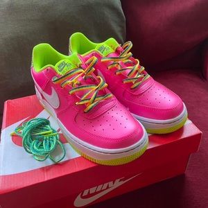 Nike Air Force 1 neon pink